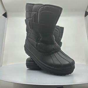 Black waterproof fur inside the boots